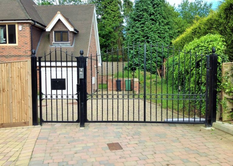 Double driveway gates with side entrance - LCR Fabrications